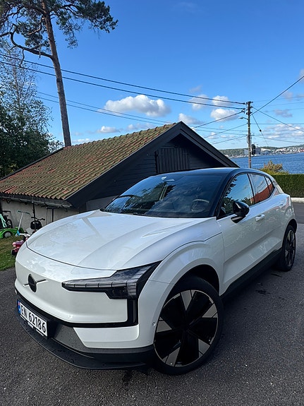 Volvo EX30 2 of 7
