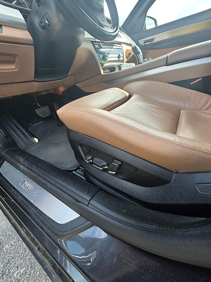 BMW 740d 26 of 30