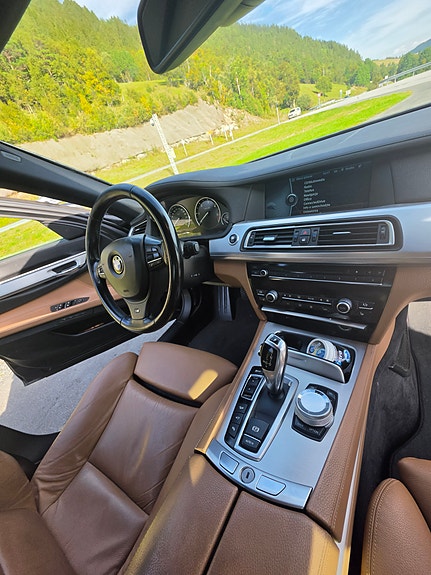 BMW 740d 30 of 30