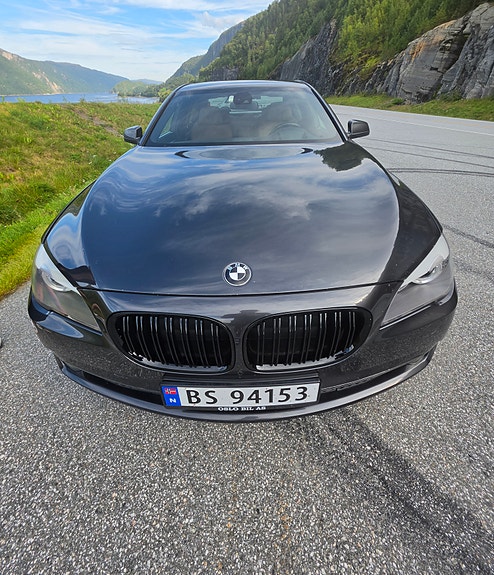 BMW 740d 2 of 30