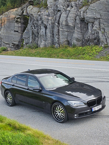 BMW 740d 6 of 30