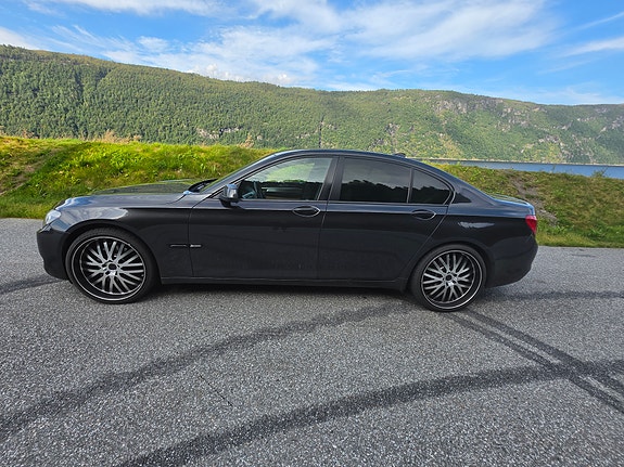 BMW 740d 4 of 30