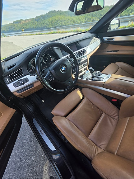BMW 740d 28 of 30