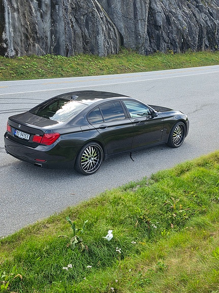 BMW 740d 8 of 30
