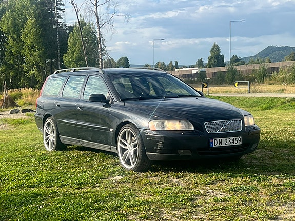 Volvo V70 3 of 5