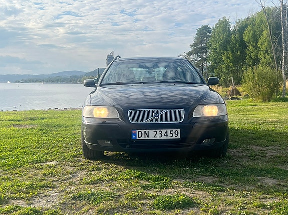 Volvo V70 2 of 5