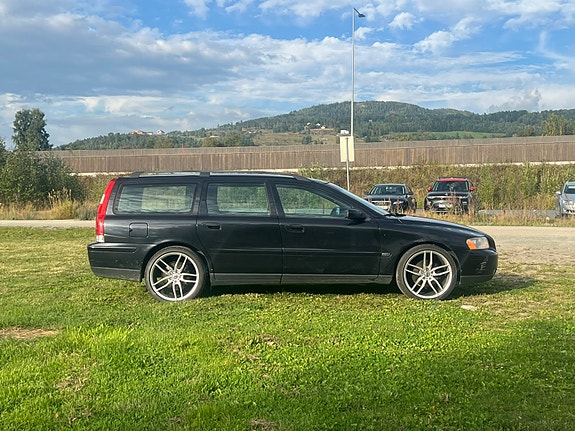 Volvo V70 4 of 5