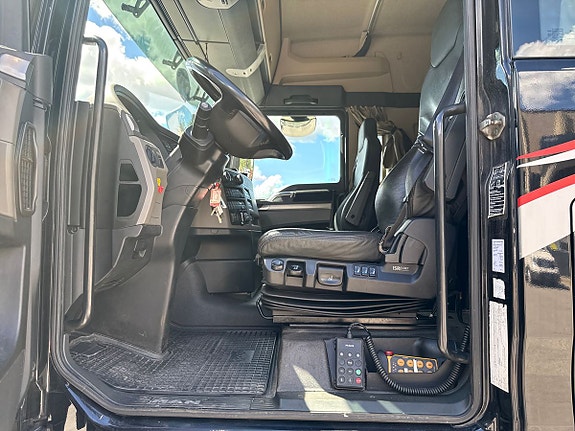 MAN TGX 33.580 6X4 BL 11 of 24