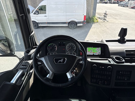 MAN TGX 33.580 6X4 BL 13 of 24