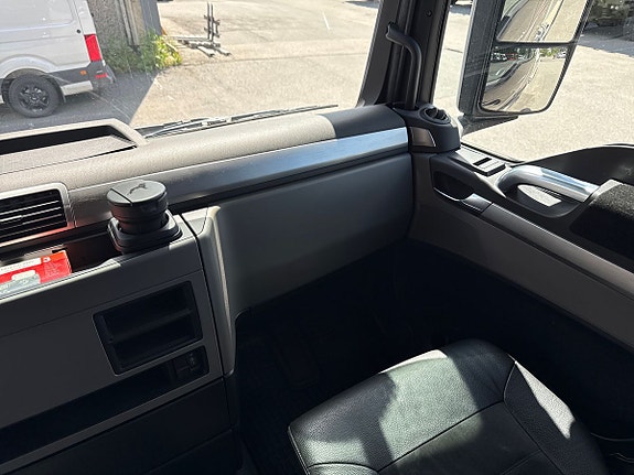 MAN TGX 33.580 6X4 BL 17 of 24