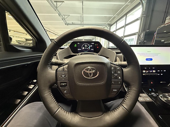Toyota bZ4X 16 of 22