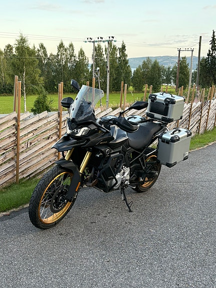 VOGE DS900X 2 of 12
