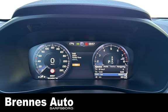 Volvo XC40 13 of 25