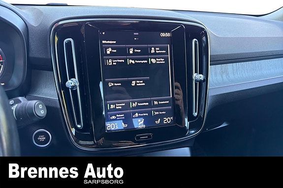 Volvo XC40 18 of 25