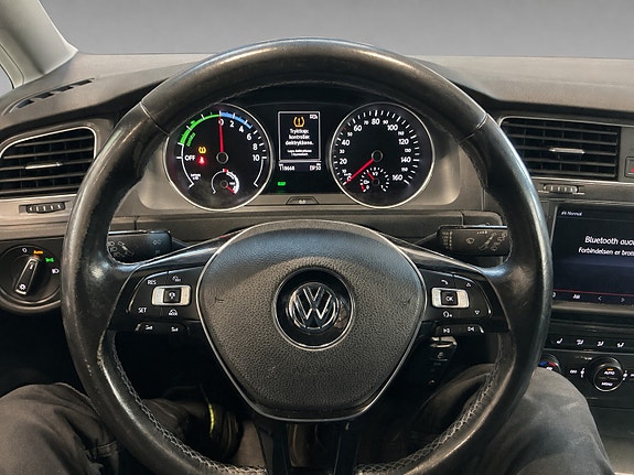 Volkswagen e-Golf VII 11 of 15