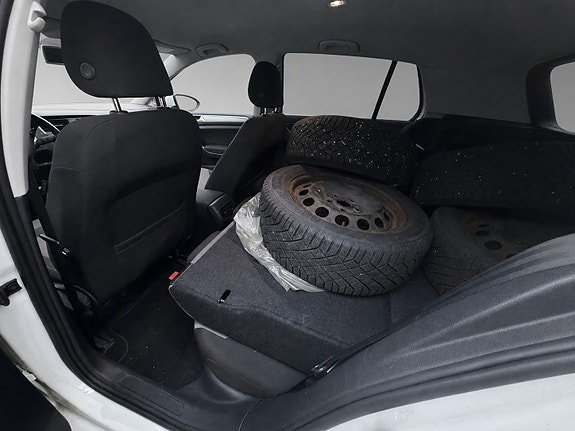 Volkswagen e-Golf VII 15 of 15