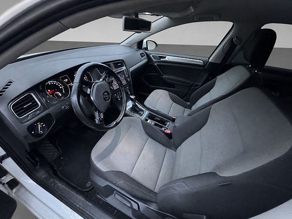 Volkswagen e-Golf VII 10 of 15