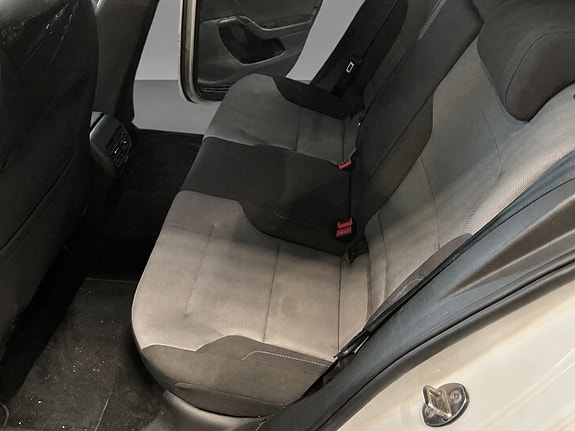 Volkswagen e-Golf VII 13 of 15