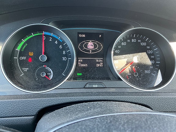 Volkswagen e-Golf VII 12 of 15