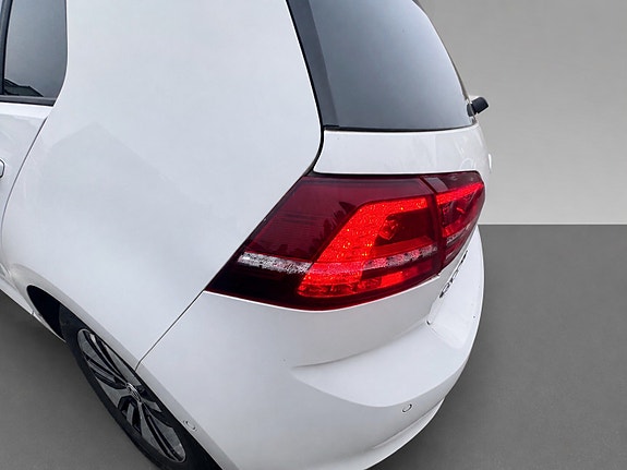 Volkswagen e-Golf VII 7 of 15