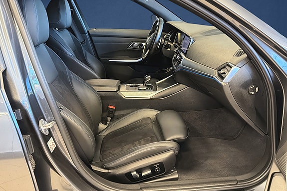 BMW 330e 12 of 20