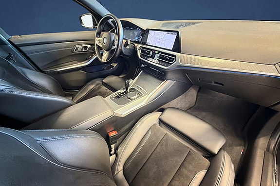 BMW 330e 11 of 20