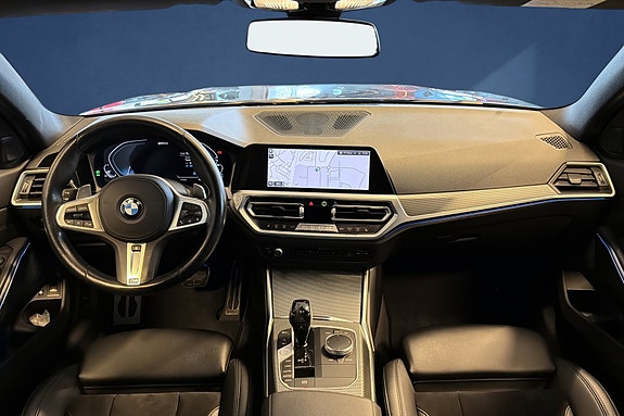 BMW 330e 14 of 20