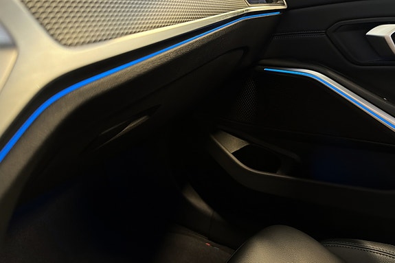 BMW 330e 20 of 20