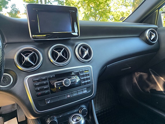Mercedes-Benz 180 11 of 19