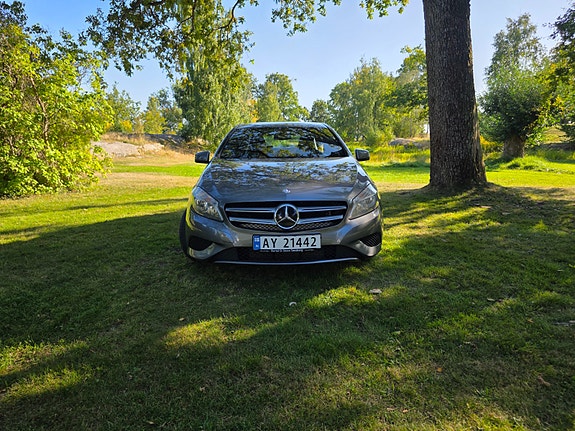 Mercedes-Benz 180 2 of 19