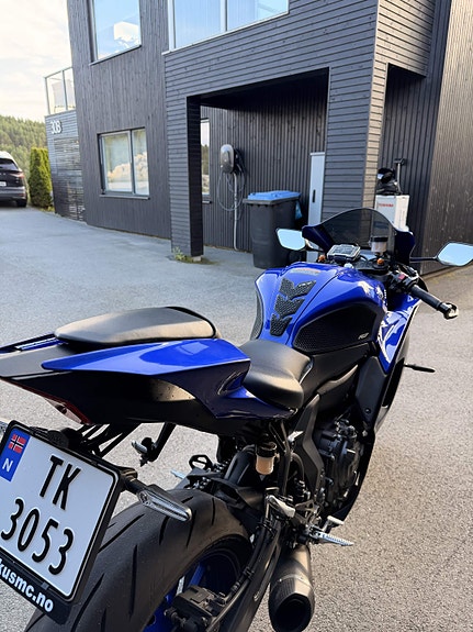 Yamaha R7 4 of 11