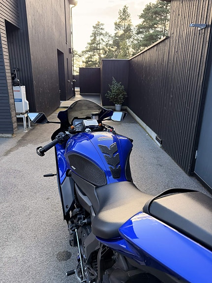 Yamaha R7 3 of 11