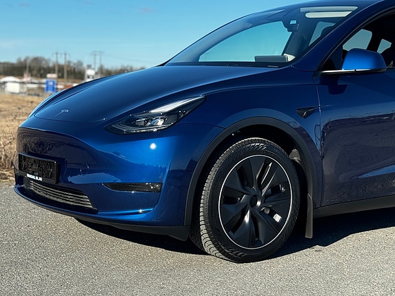 Tesla Model Y 5 of 13