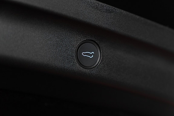 Tesla Model Y 6 of 13