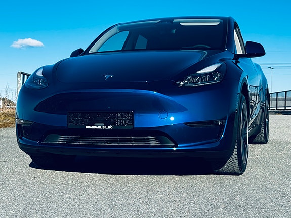 Tesla Model Y 4 of 13