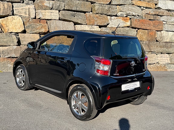 Toyota IQ 9 of 30