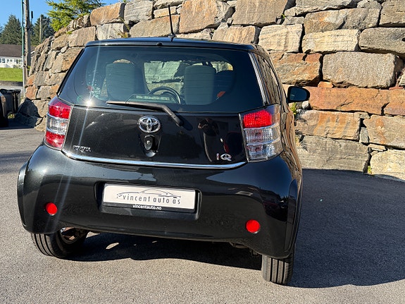 Toyota IQ 13 of 30