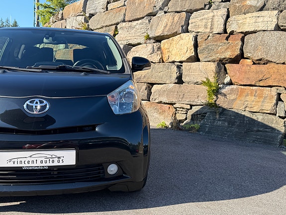 Toyota IQ 15 of 30