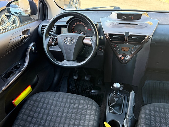 Toyota IQ 29 of 30