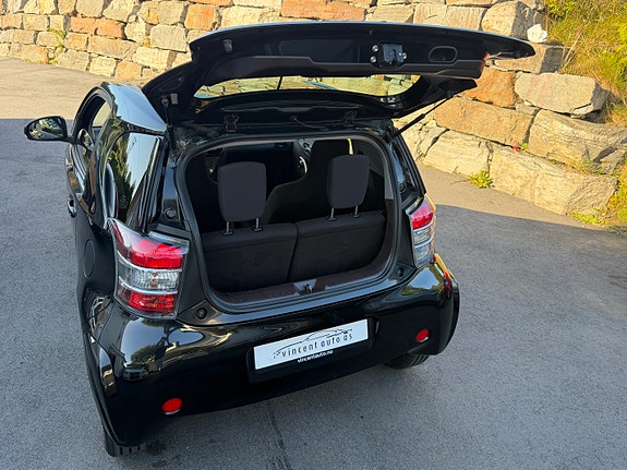 Toyota IQ 17 of 30