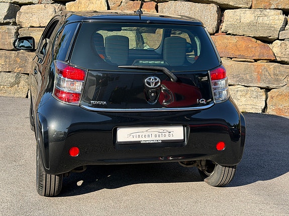 Toyota IQ 11 of 30