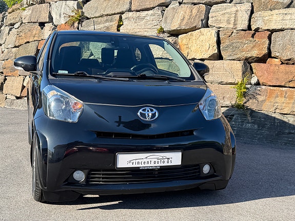 Toyota IQ 3 of 30