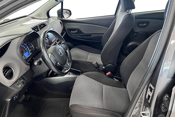 Toyota Yaris 8 of 24