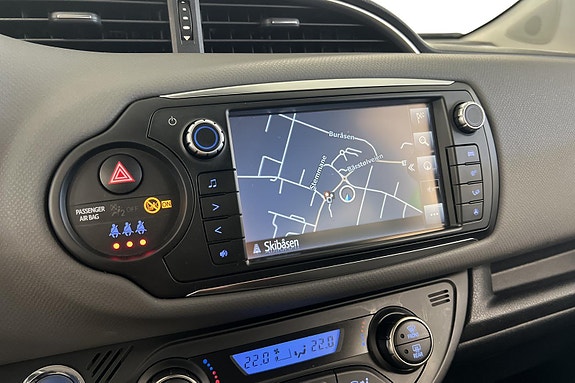 Toyota Yaris 11 of 24