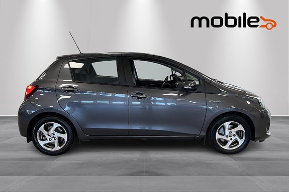 Toyota Yaris 2 of 24