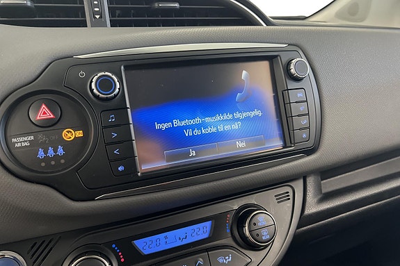 Toyota Yaris 13 of 24