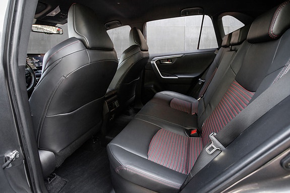 Toyota RAV4 Plug-in Hybrid 14 of 20
