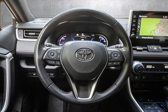 Toyota RAV4 Plug-in Hybrid 9 of 20