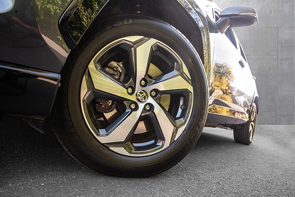 Toyota RAV4 Plug-in Hybrid 18 of 20