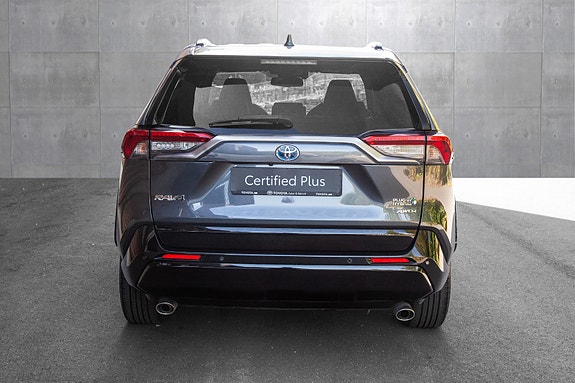 Toyota RAV4 Plug-in Hybrid 3 of 20
